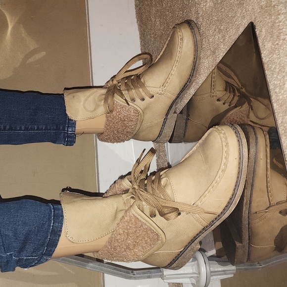 Boots, size 6, tan, faux fur - Picture 5 of 11